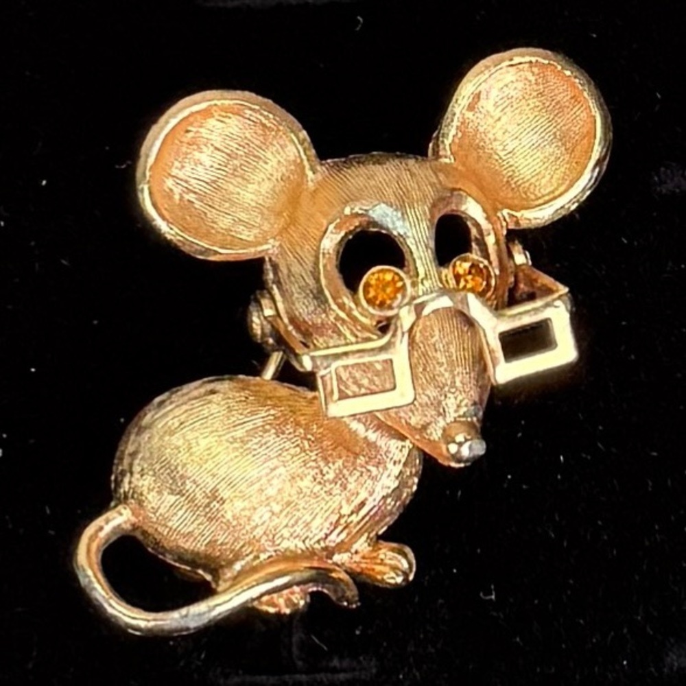 Vintage Avon Goldtone Mouse Movement Eye Glasses Brooch Pin